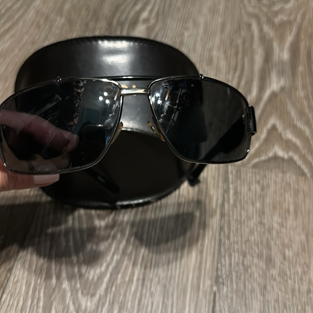 Men’s Gucci Sunglasses Scratch Free - Picture 2 of 6